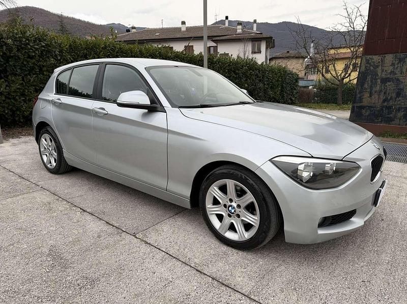 Usata BMW 116 116 CV (85 kW) 2012 Argento Utilitaria