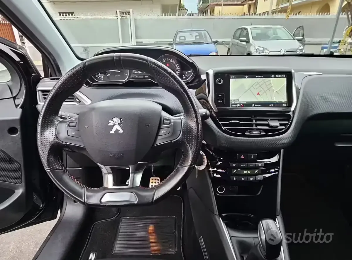 Usata Peugeot 208 102 CV (75 kW) 2019 Nero Utilitaria