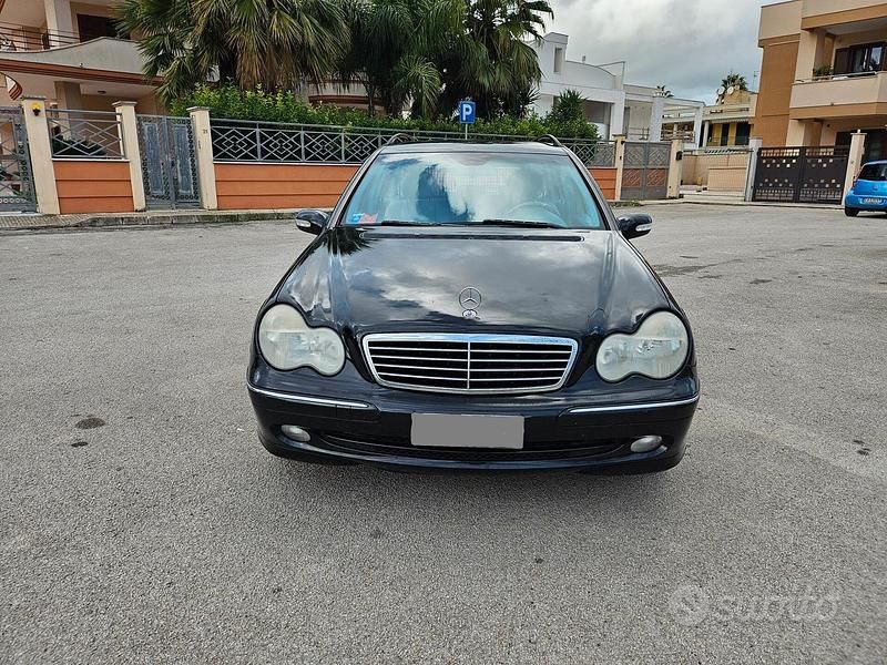 Usata Mercedes C220 Avantgarde 142 CV (104 kW) 2004 Nero Station wagon
