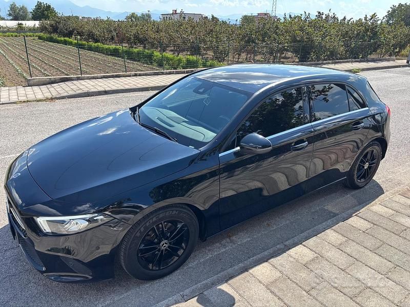 Usata Mercedes A180 109 CV (80 kW) 2019 Nero Berlina