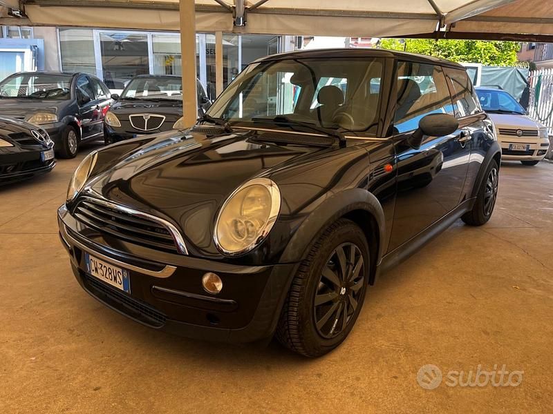 Begagnad Mini One D 75 HK (55 kW) 2005 Svart Halvkombi