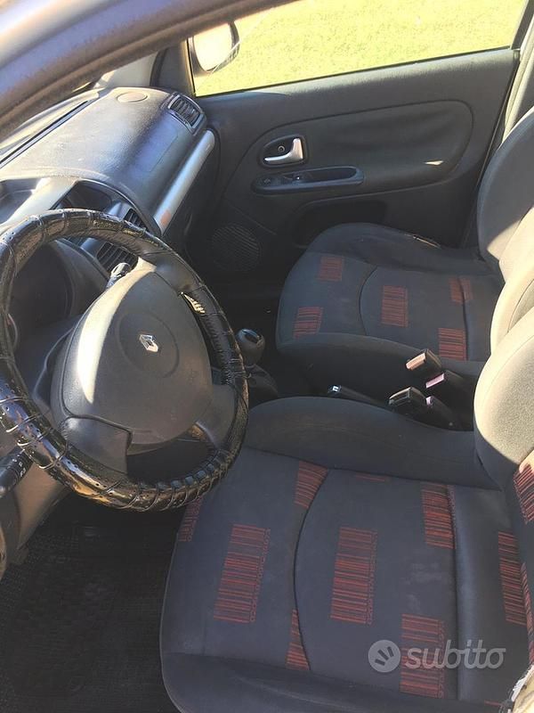 Usata Renault Clio II 65 CV (47 kW) 2006 Grigio Berlina