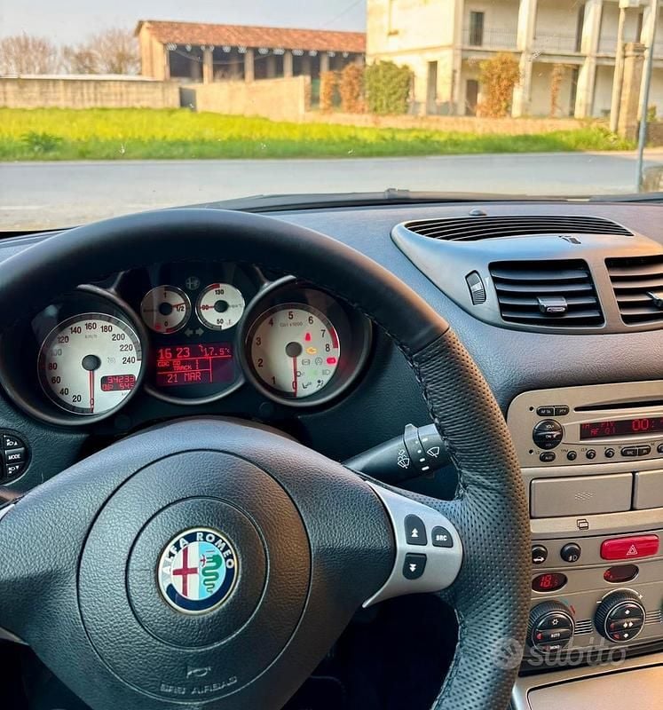 Usata Alfa Romeo GT Distinctive 165 CV (121 kW) 2006 Blu Coupé