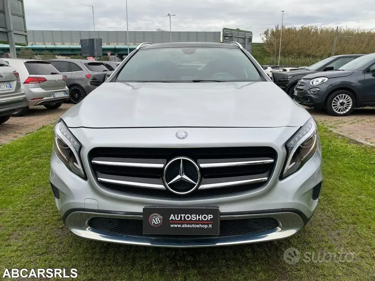 Usata Mercedes GLA200 136 CV (100 kW) 2014 Grigio chiaro SUV