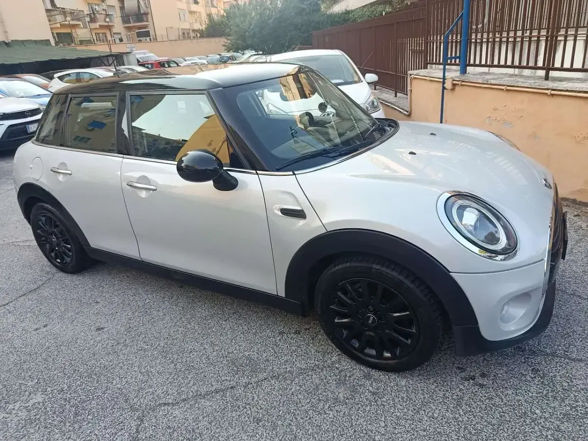 Usata Mini Cooper D Business 116 CV (85 kW) 2018 Bianco Utilitaria