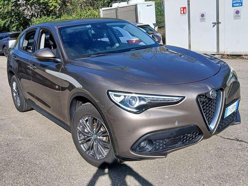 Usata Alfa Romeo Stelvio Executive 209 CV (153 kW) 2018 Bronzo SUV