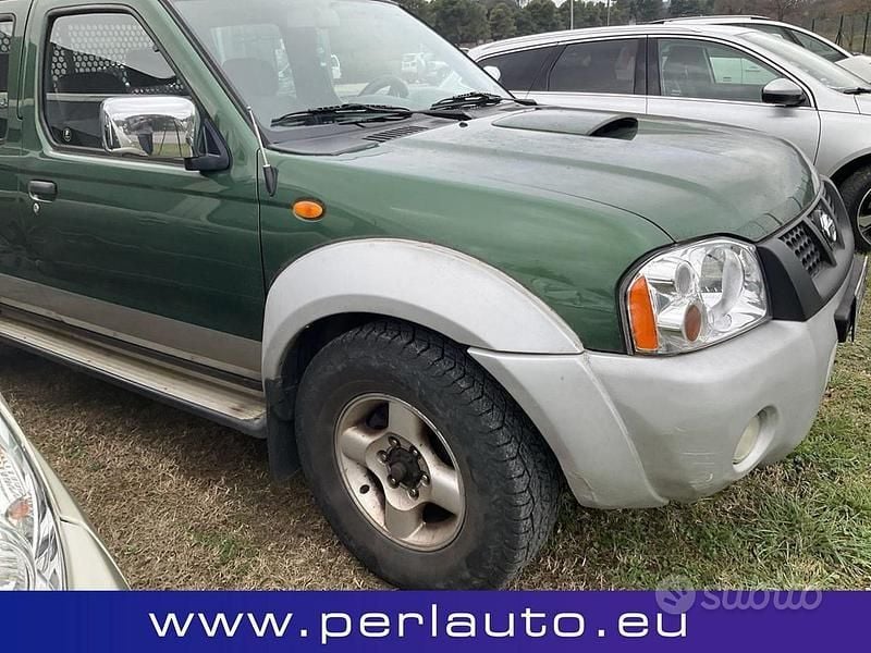 Usata Nissan Navara 133 CV (97 kW) 2003 Verde Pick-up