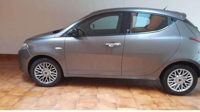 Usata Lancia Ypsilon Platinum 69 CV (50 kW) 2013 Grigio Utilitaria