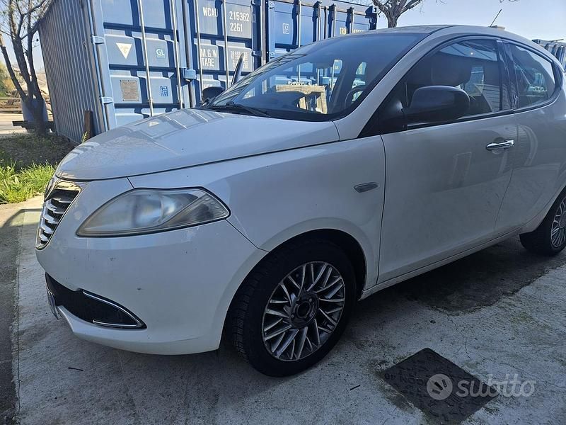 Usata Lancia Ypsilon 2011 Bianco Utilitaria