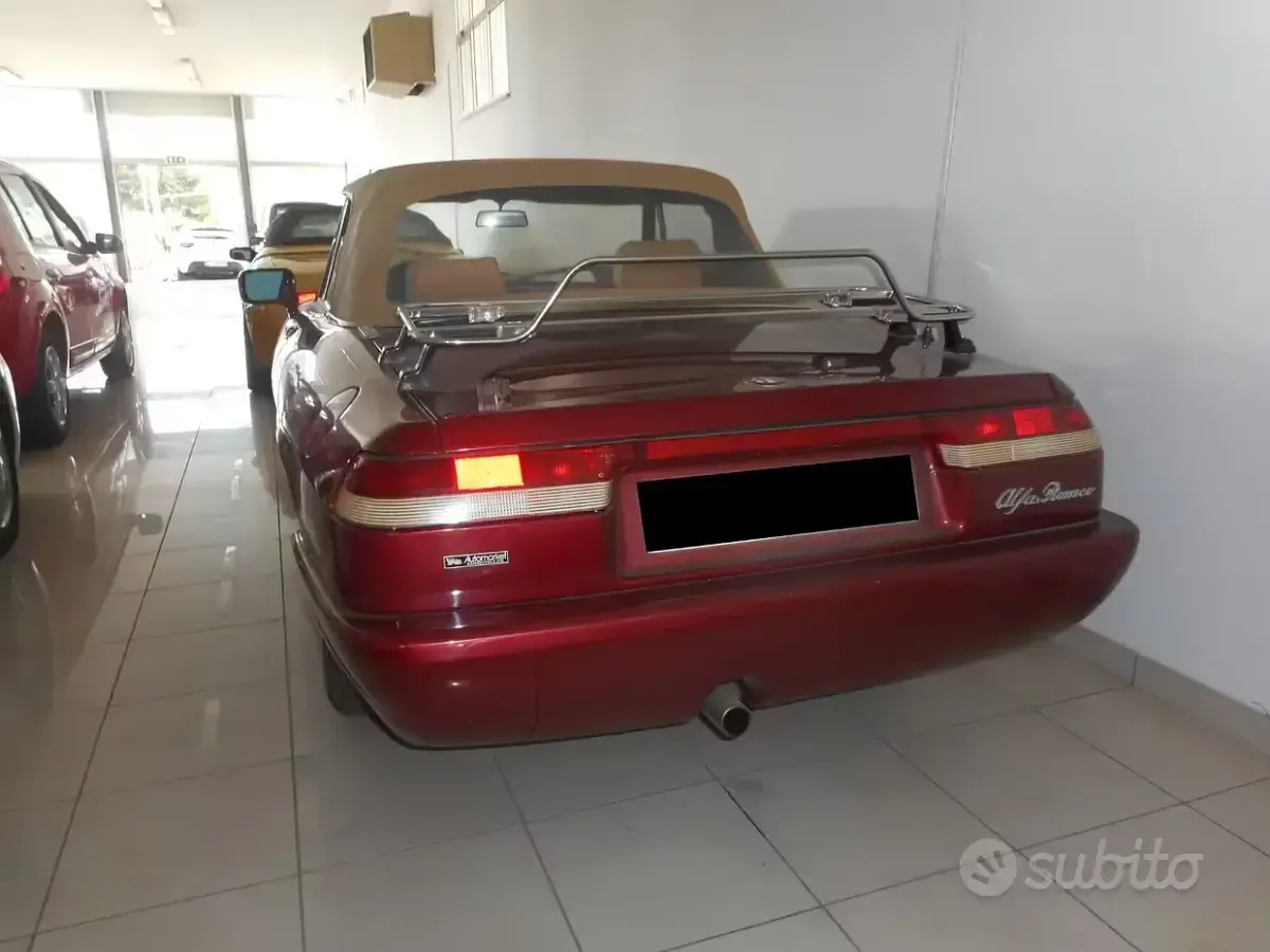 Usata Alfa Romeo Spider 106 CV (77 kW) 1992 Rosso Cabrio