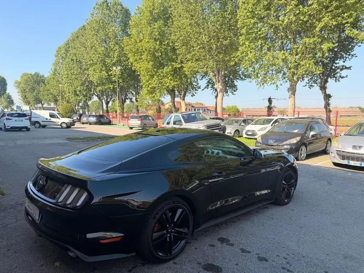 Usata Ford Mustang Fastback 317 CV (233 kW) 2017 Nero Coupé