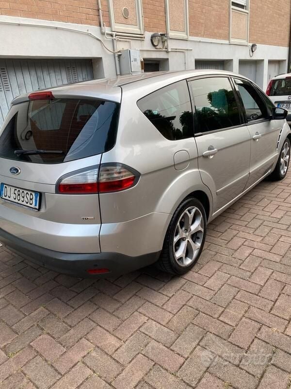 Usata Ford S-MAX 150 CV (110 kW) 2007 Grigio Monovolume