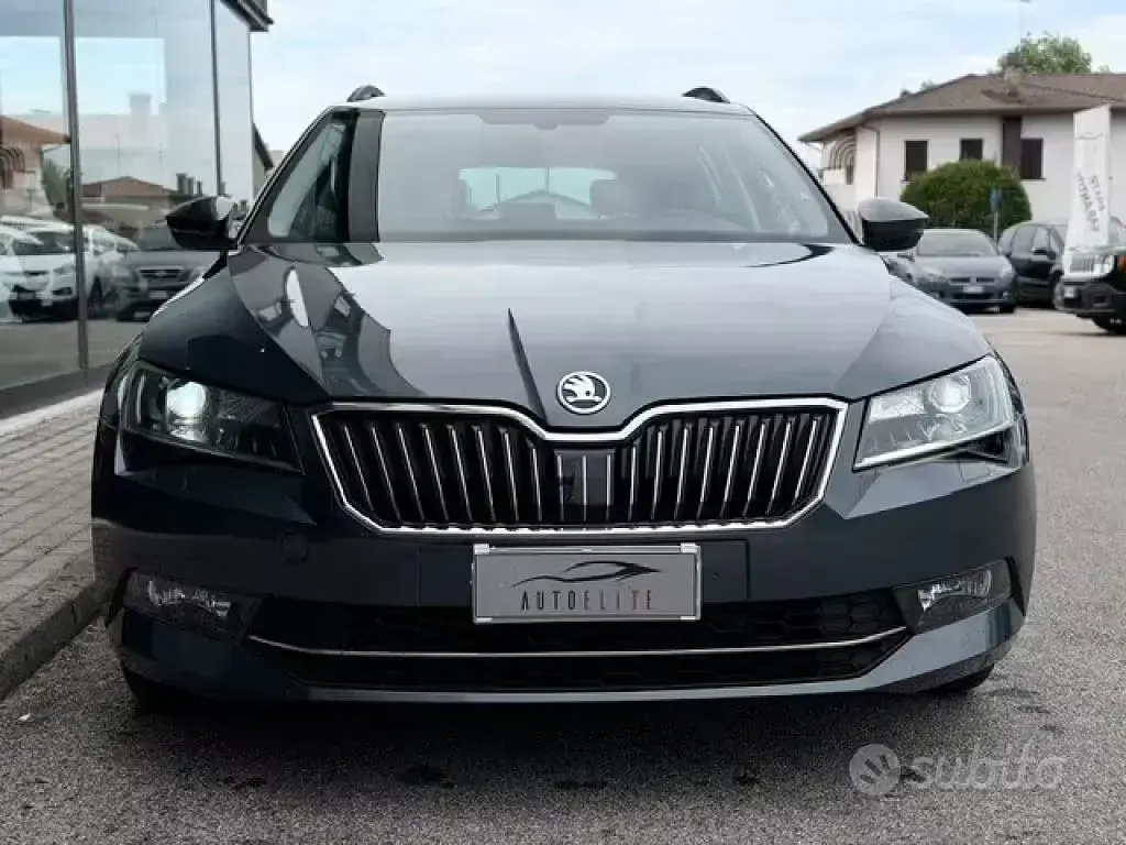Usata Skoda Superb Style 150 CV (110 kW) 2017 Antracite Station wagon