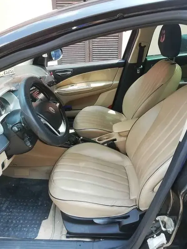 Usata Lancia Delta 200 CV (147 kW) 2010 Grigio Utilitaria