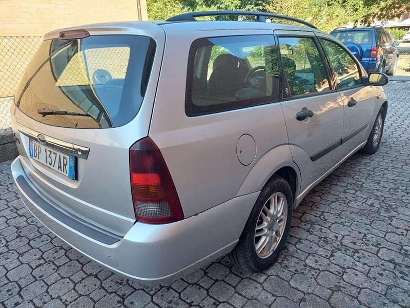Usata Ford Focus Ghia 90 CV (66 kW) 2000 Argento Station wagon