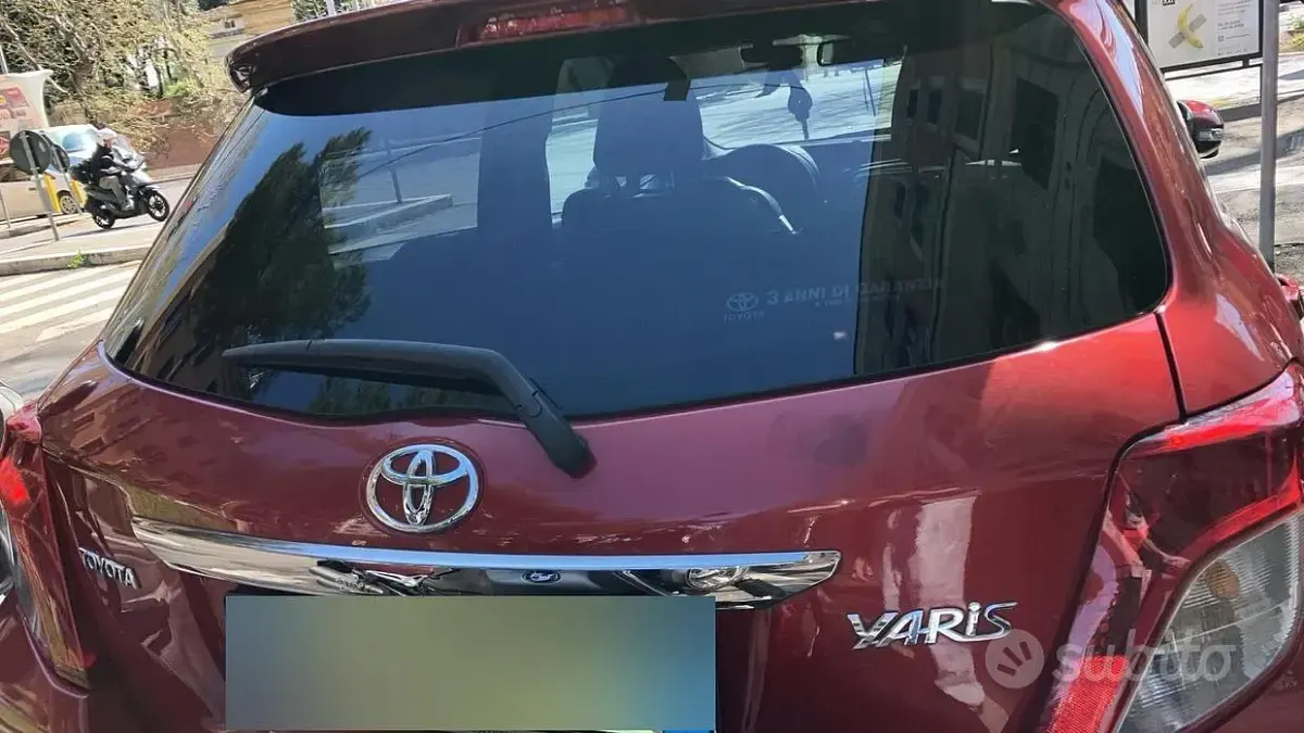 Usata Toyota Yaris Style 99 CV (72 kW) 2012 Rosso Utilitaria