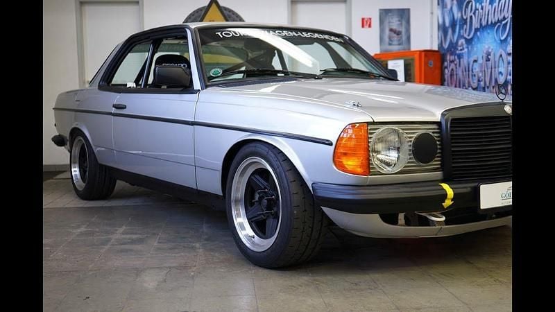 Usata Mercedes 280 220 CV (161 kW) 1980 Argento Coupé