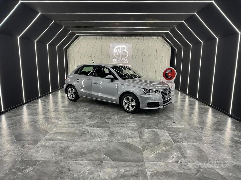 Usata Audi A1 Ambiente 90 CV (66 kW) 2016 Argento Utilitaria