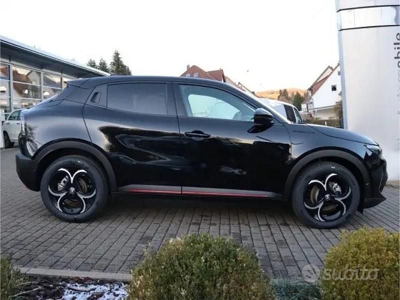 Nuova Alfa Romeo GT Junior Edizione Speciale 136 CV (100 kW) 2025 Nero SUV