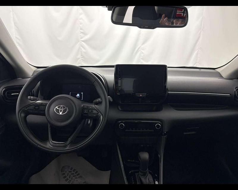 Nuova Toyota Yaris Hybrid Trend 92 CV (67 kW) 2026 Dark grey met Berlina