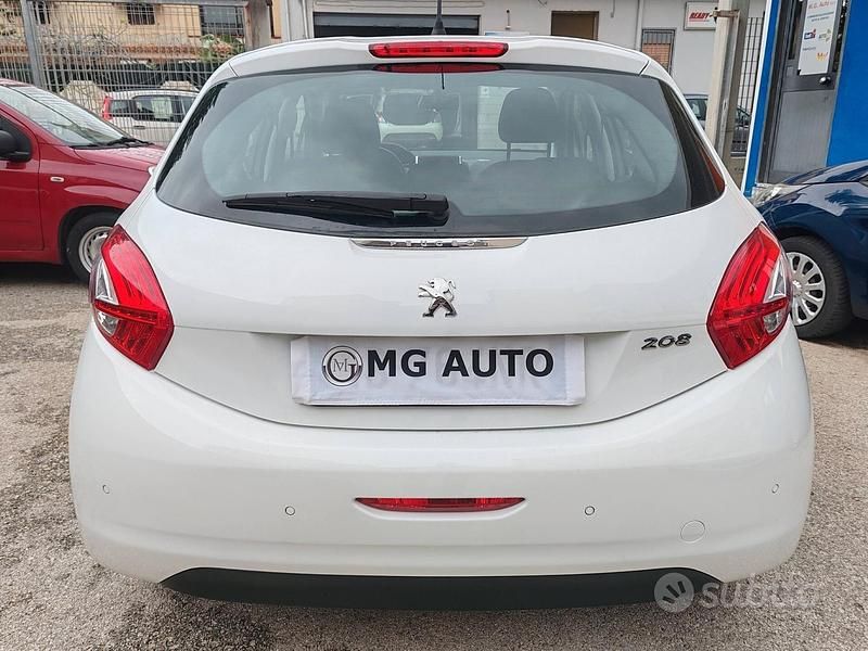 Usata Peugeot 208 68 CV (50 kW) 2014 Bianco Utilitaria