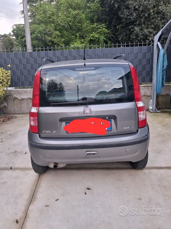 Grigio Usata 2010 Fiat Panda Due volumi | 4000 € (Buon prezzo) - Immagine 1/3