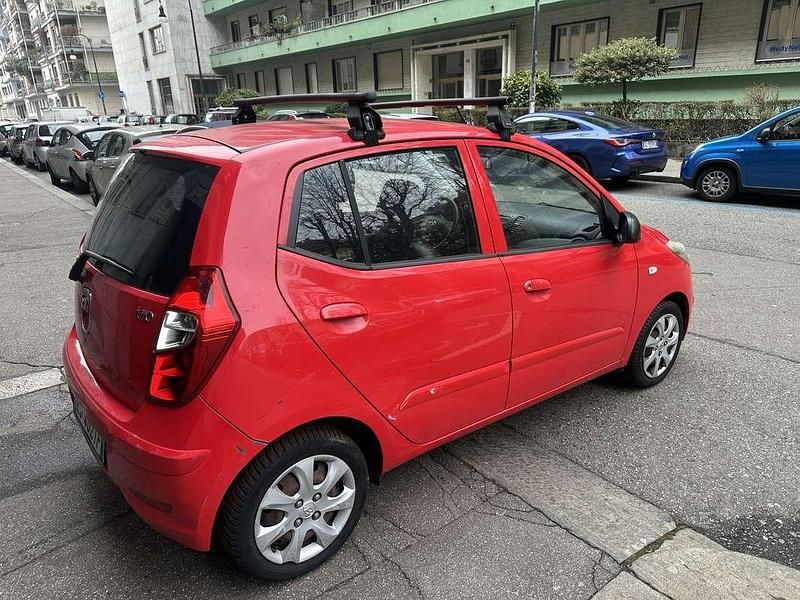 Usata Hyundai i10 Comfort 69 CV (50 kW) 2011 Rosso Utilitaria