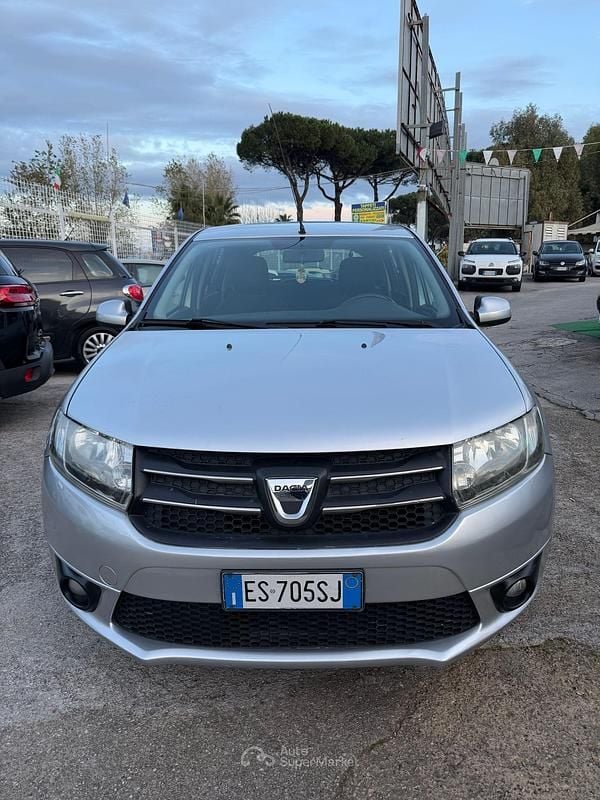 Argento Usata 2013 Dacia Sandero Tre volumi | 3700 € (Ottimo prezzo) - Immagine 1/4