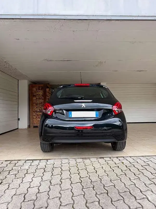 Usata Peugeot 208 Allure 75 CV (55 kW) 2017 Nero Utilitaria