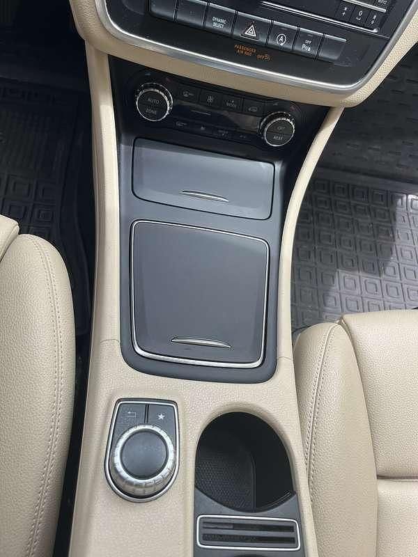 Usata Mercedes GLA200 136 CV (100 kW) 2016 Bianco SUV