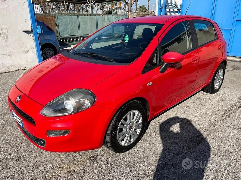 Usata Fiat Grande Punto Lounge 85 CV (62 kW) 2013 Rosso Utilitaria