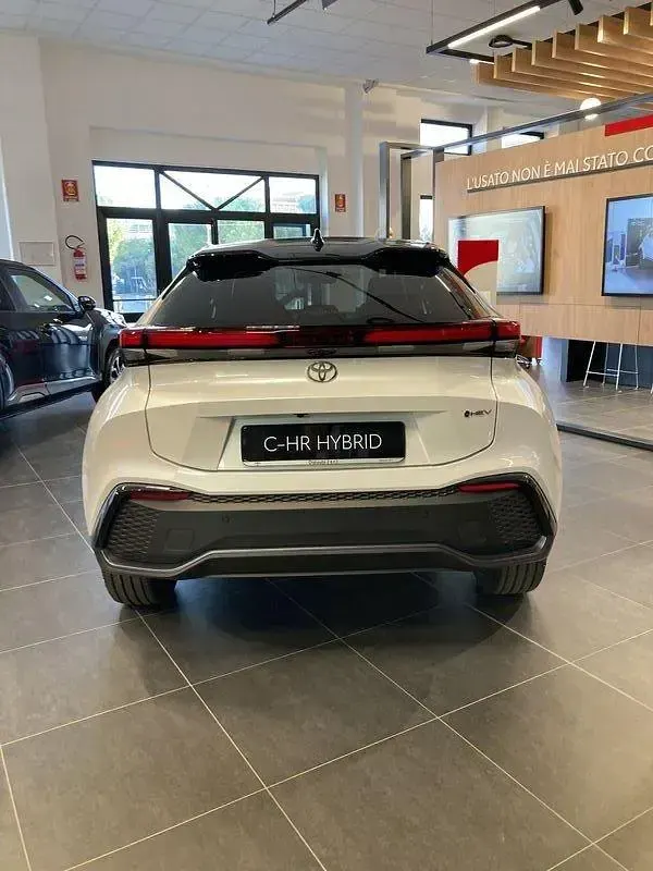 Usata Toyota C-HR Lounge 197 CV (144 kW) 2023 Bianco SUV