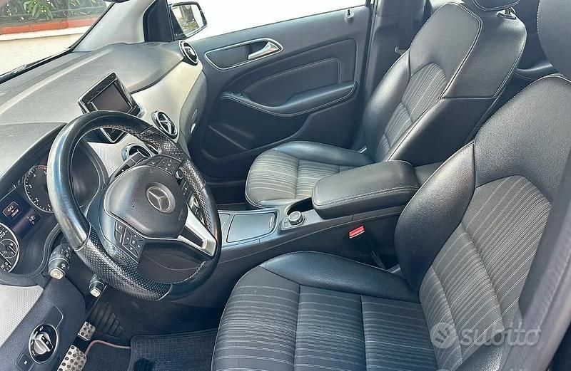 Gebraucht Mercedes B180 109 PS (80 kW) 2013 Schwarz Van / Kleinbus