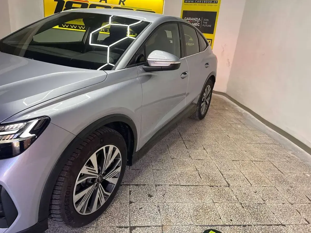 Usata Audi Q4 Sportback e-tron Advanced 150 kW (204 CV) 2022 Argento floret metallizzata SUV