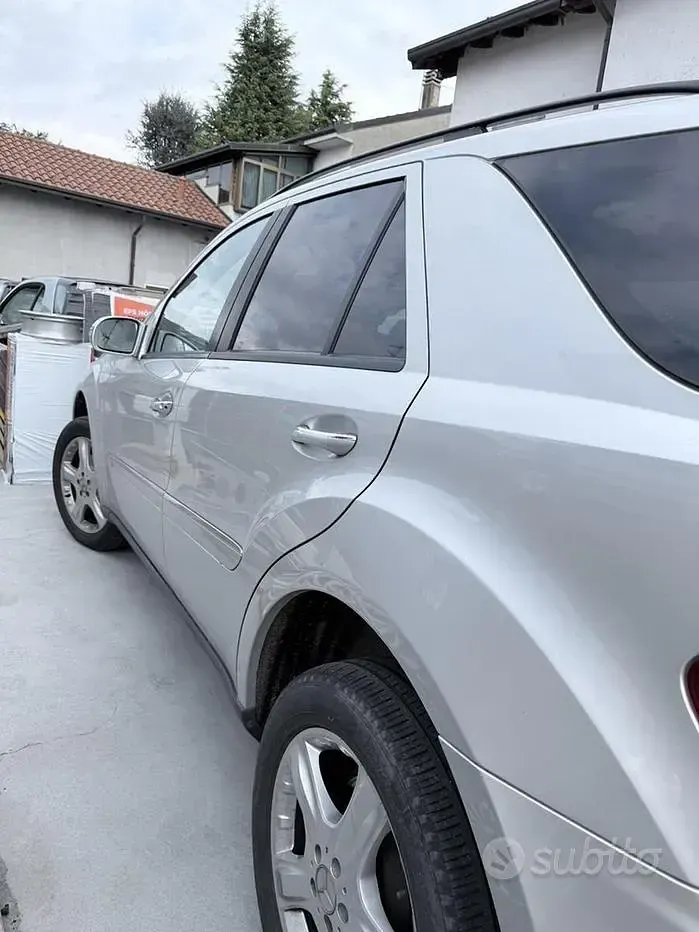 Usata Mercedes ML320 224 CV (164 kW) 2005 Grigio SUV