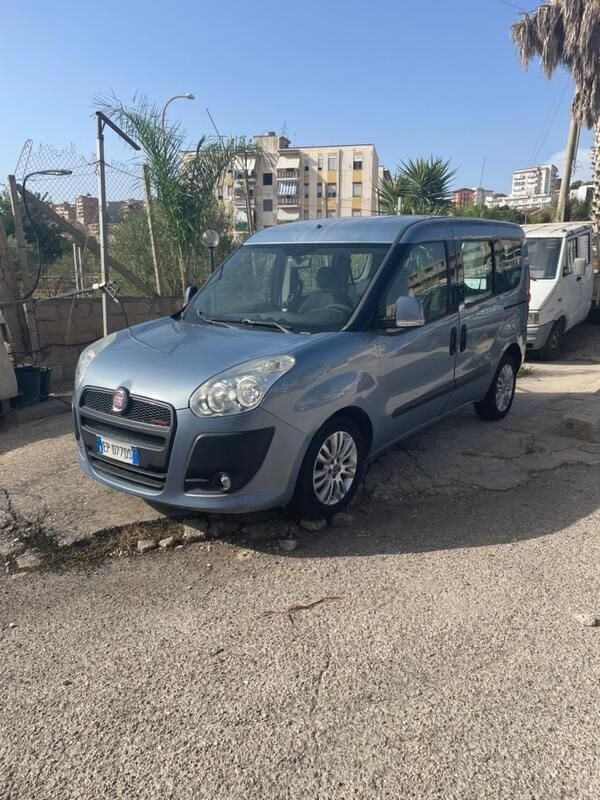 Usata Fiat Doblò 135 CV (99 kW) 2012 Grigio Monovolume