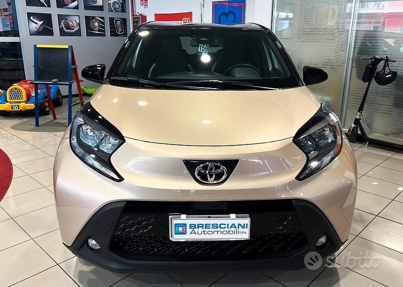 Usata Toyota Aygo X Trend 72 CV (52 kW) 2025 Beige SUV