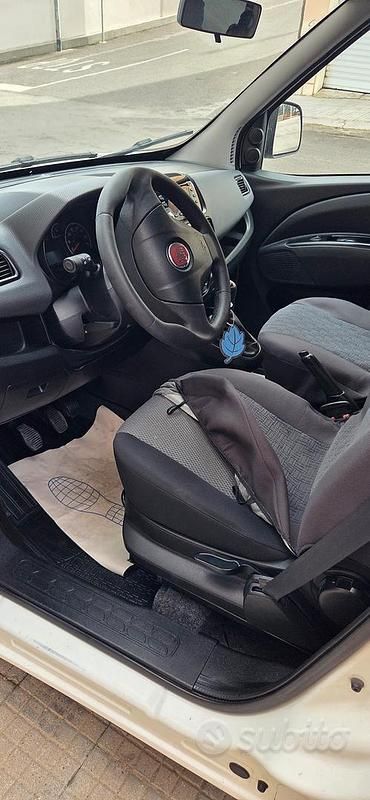 Usata Fiat Doblò 105 CV (77 kW) 2012 Bianco Monovolume