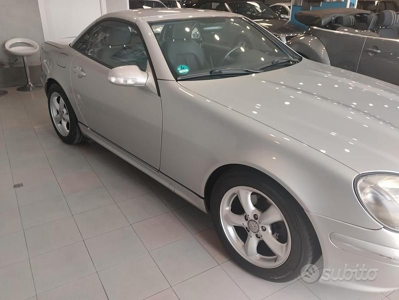 Usata Mercedes SLK200 163 CV (119 kW) 2002 Grigio Cabrio