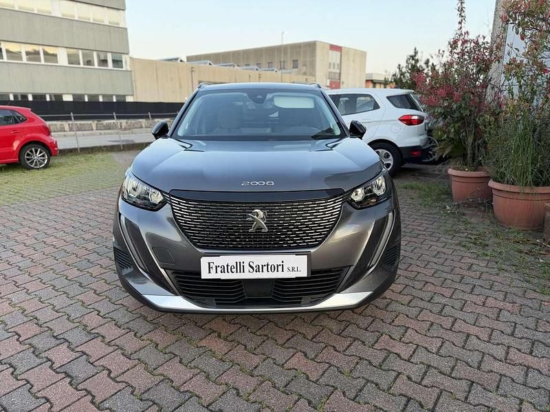 Usata Peugeot 2008 Allure 131 CV (96 kW) 2022 Grigio platinum SUV