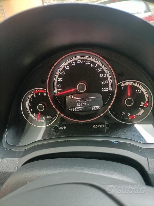 Usata VW up! 75 CV (55 kW) 2019 Rosso Utilitaria