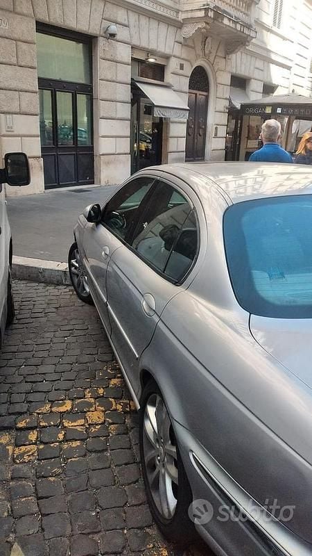Usata Jaguar X-type 156 CV (114 kW) 2001 Grigio Berlina