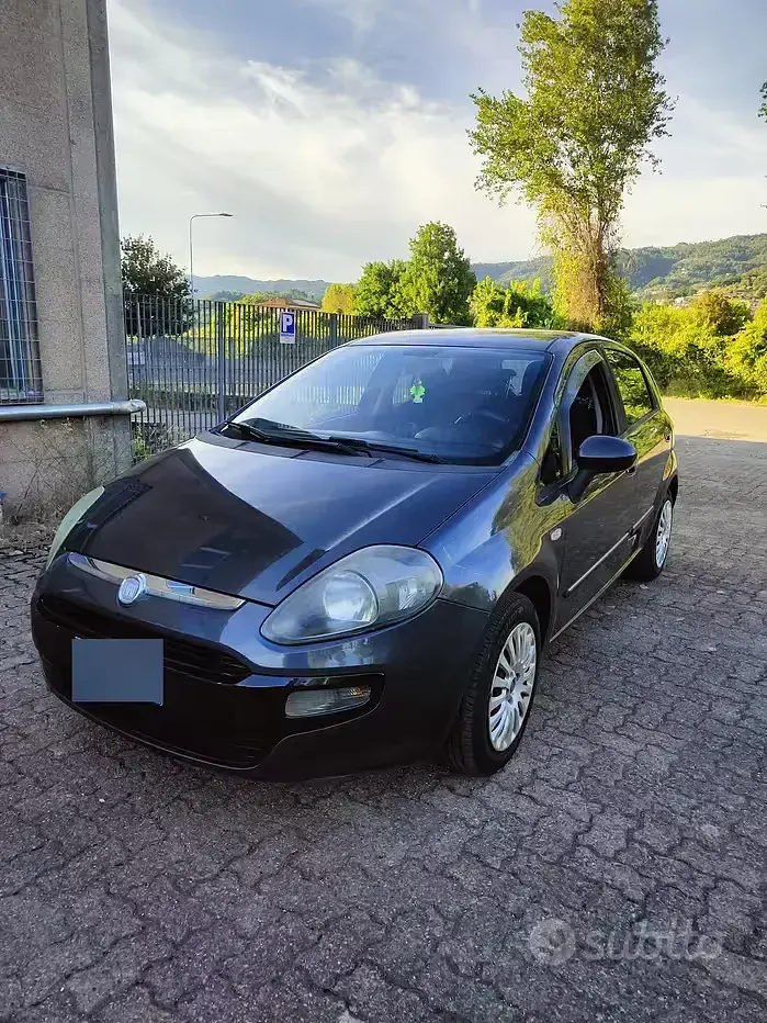 Usata Fiat Grande Punto 69 CV (50 kW) 2011 Grigio Utilitaria