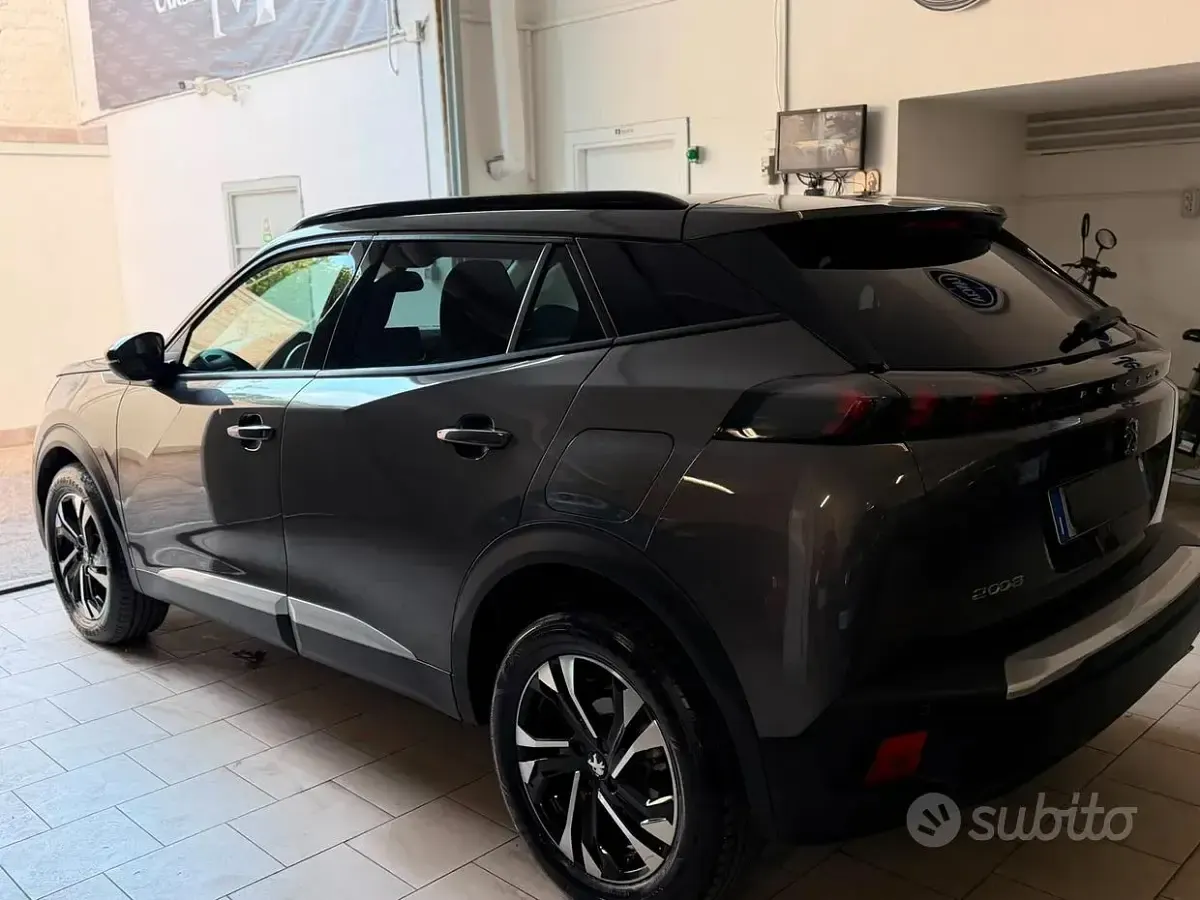 Usata Peugeot 2008 Allure 131 CV (96 kW) 2022 Grigio SUV