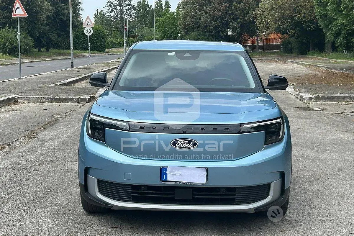 Usata Ford Explorer Extended Range 88 kW (121 CV) 2025 Blu SUV