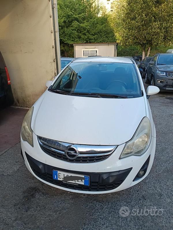 Usata Opel Corsa 75 CV (55 kW) 2012 Bianco Utilitaria