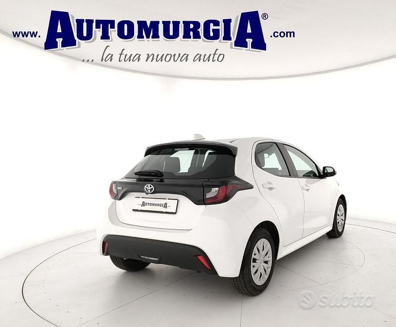 Second-hand Toyota Yaris Active 72 CP (52 kW) 2023 Alb Hatchback