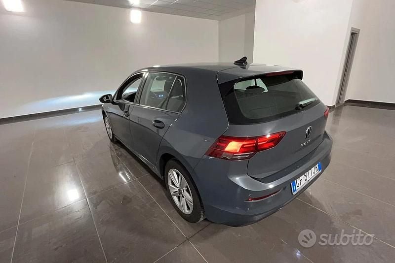 Usata VW Golf VII Life 115 CV (84 kW) 2021 Grigio Utilitaria