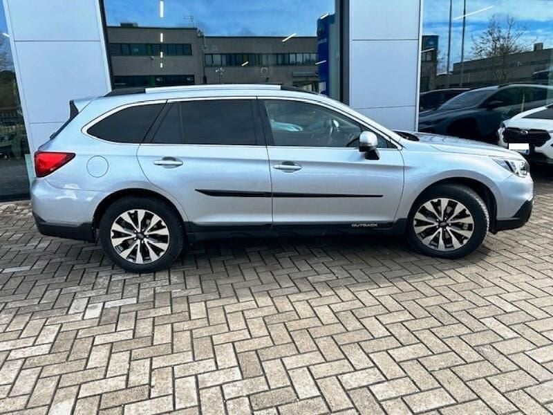 Usata Subaru Outback 150 CV (110 kW) 2015 Argento Station wagon