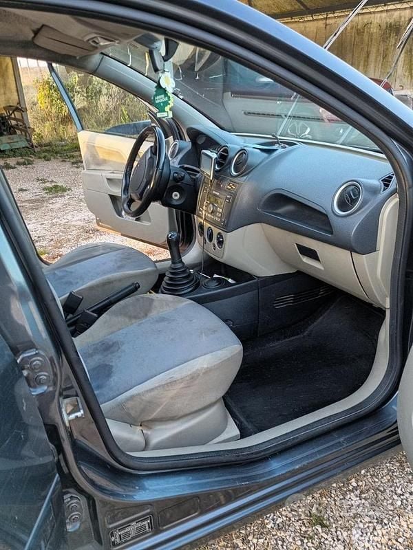 Gebraucht Ford Fiesta 73 PS (53 kW) 2007 Grau Limousine